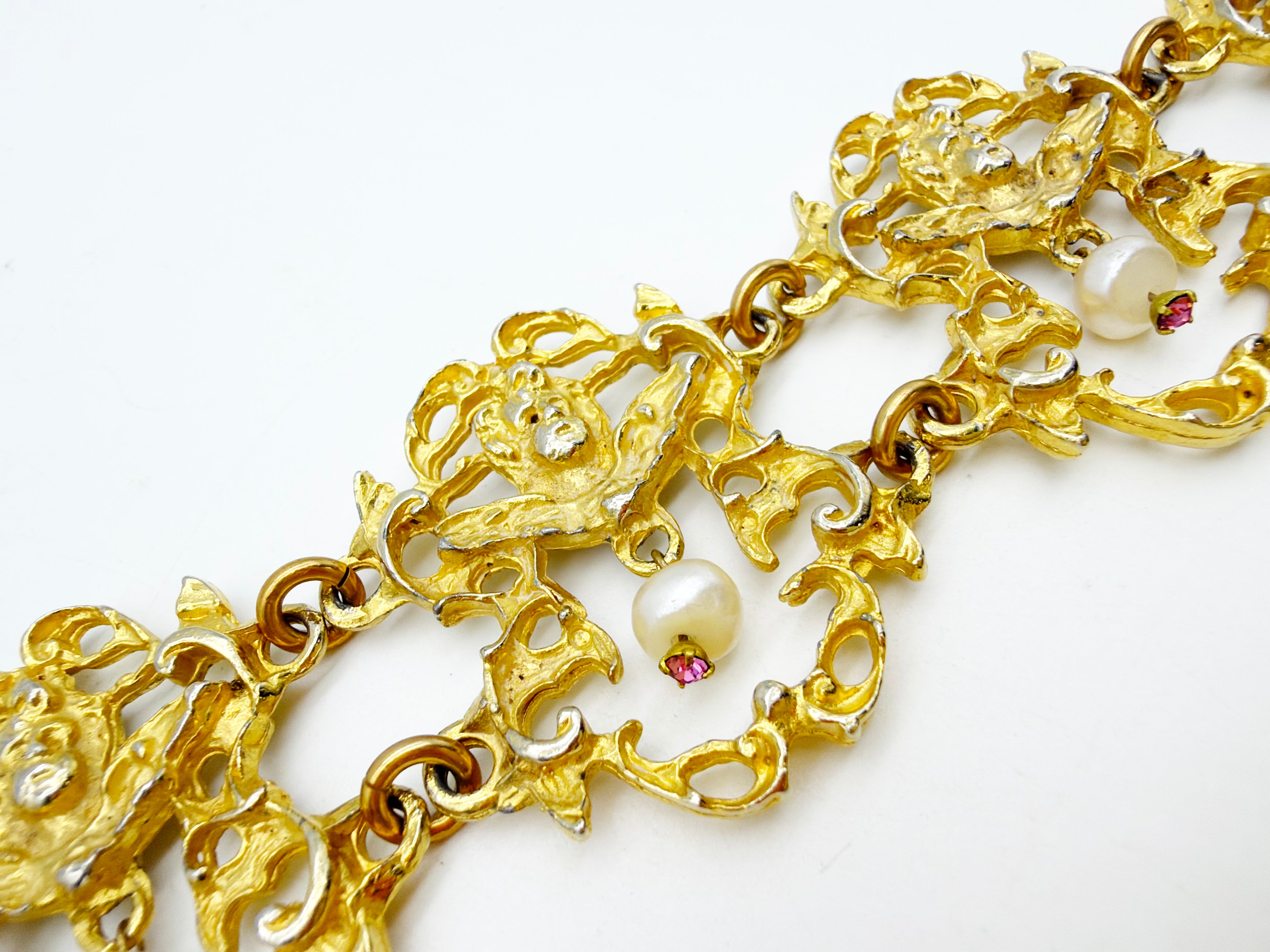 030 — Gilded Lace
