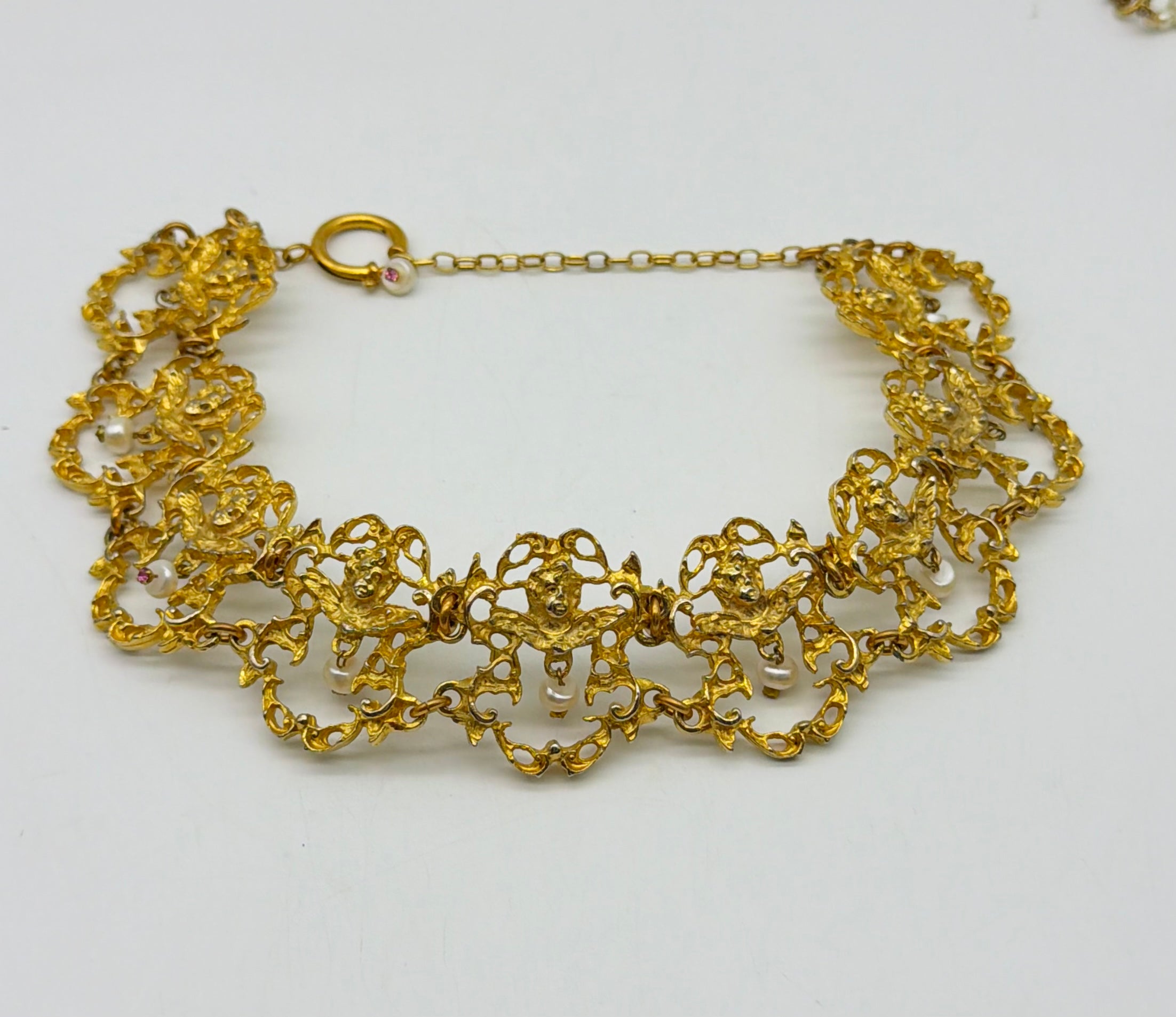 030 — Gilded Lace