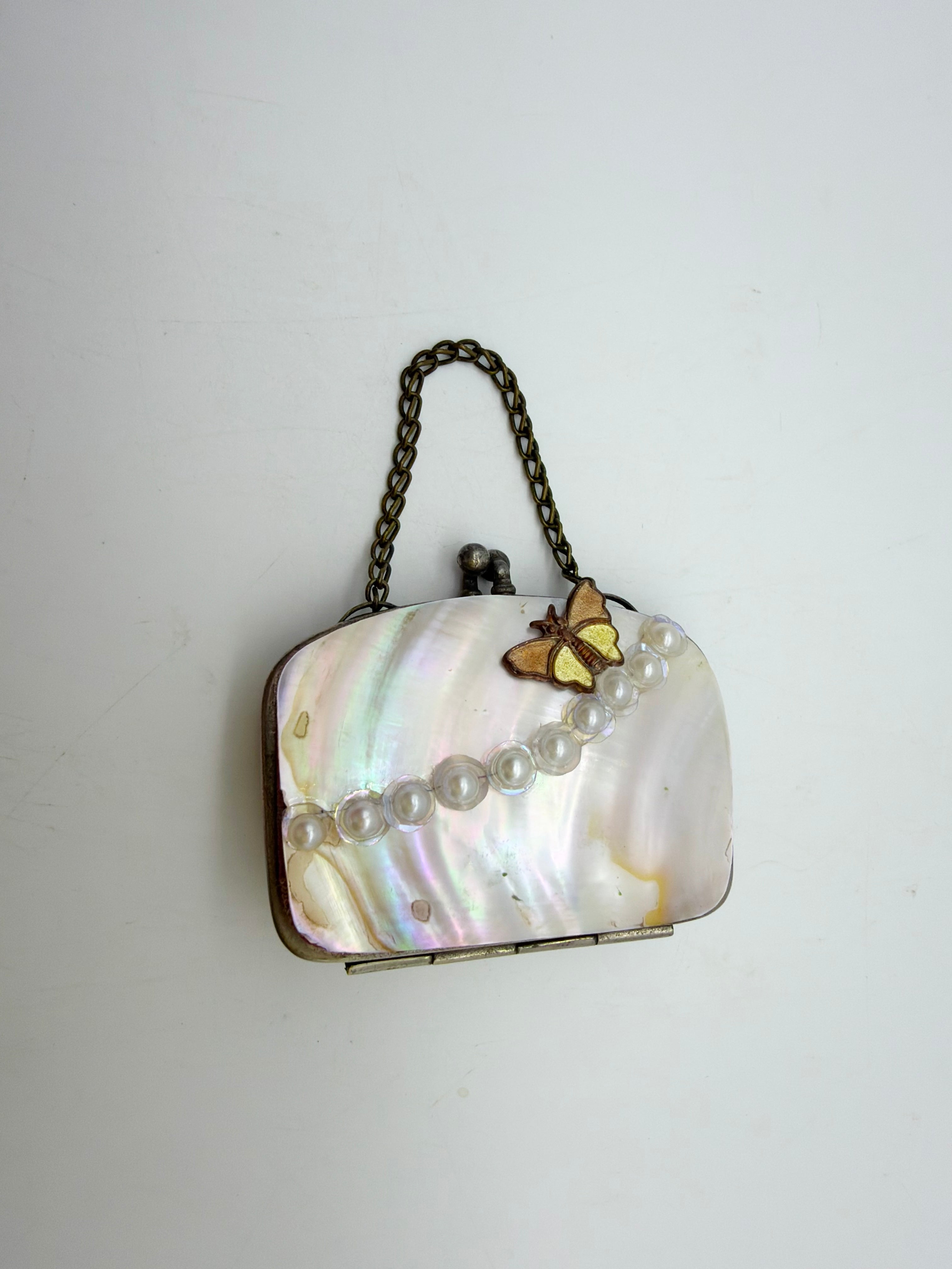 039 — The Pearlwing Purse