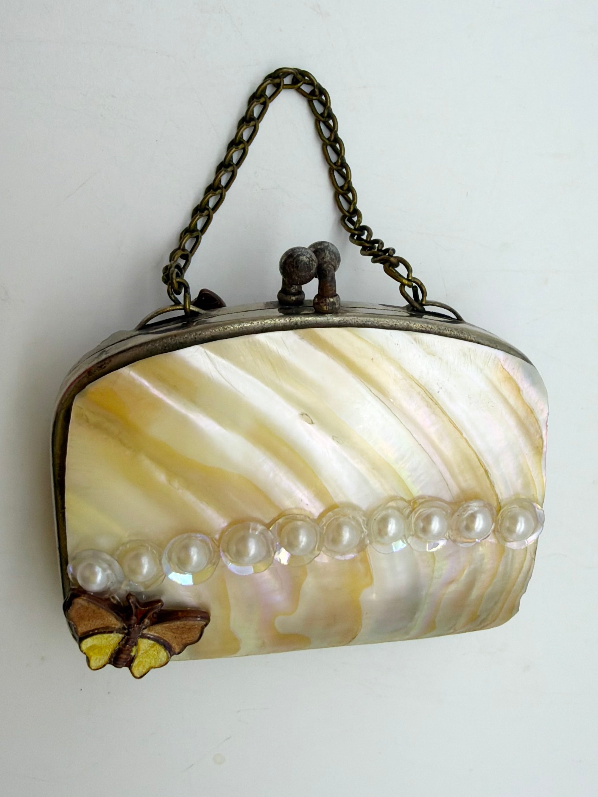 039 — The Pearlwing Purse